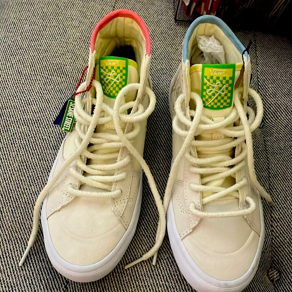 VANS | SESAME STREET LIZZIE ARMANTO | WOMENS size 7.5 | MEN Size 6
